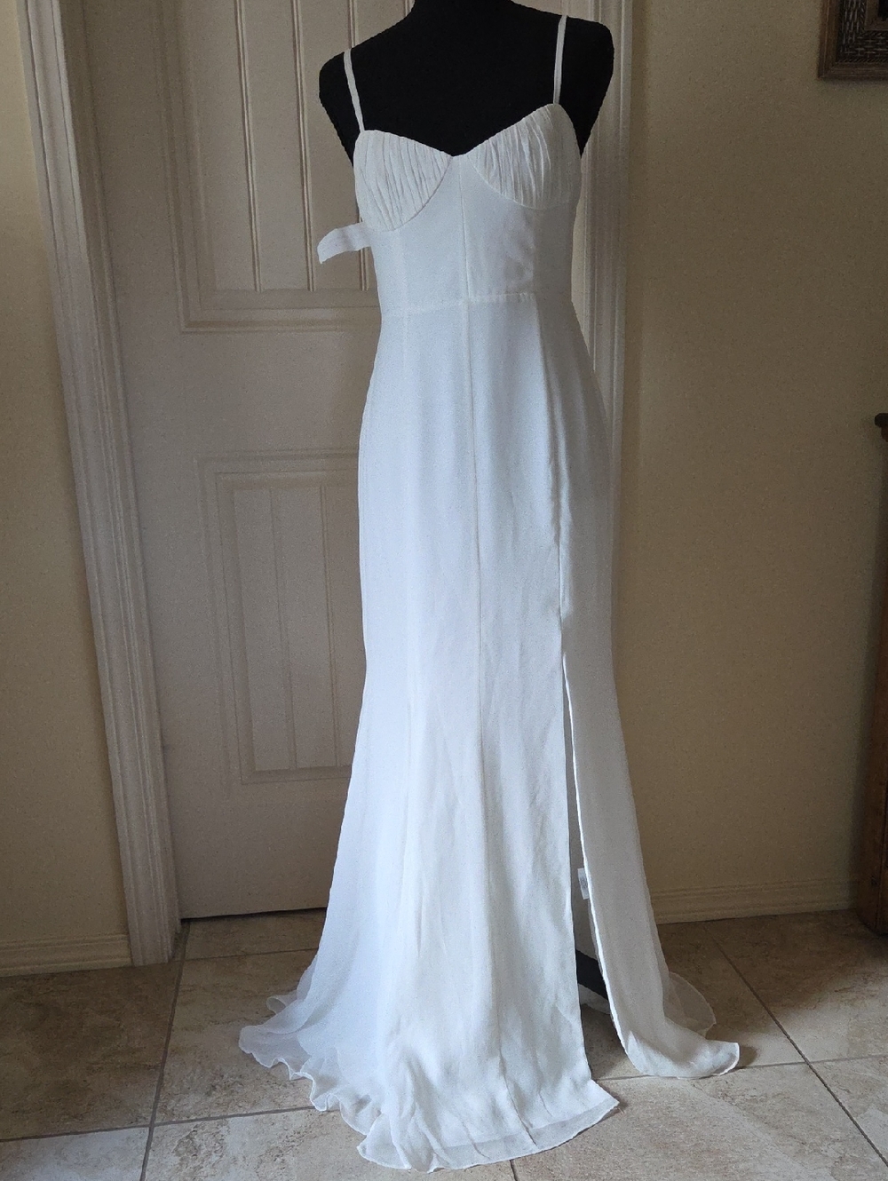 Fame and Partners Bridal/Formal Dress, White, Size 6 NWT